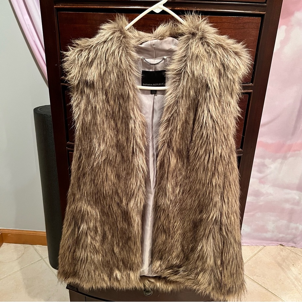 Banana Republic Faux Fur Vest xs